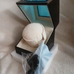 Black and Cream Accessories with Stylish Design